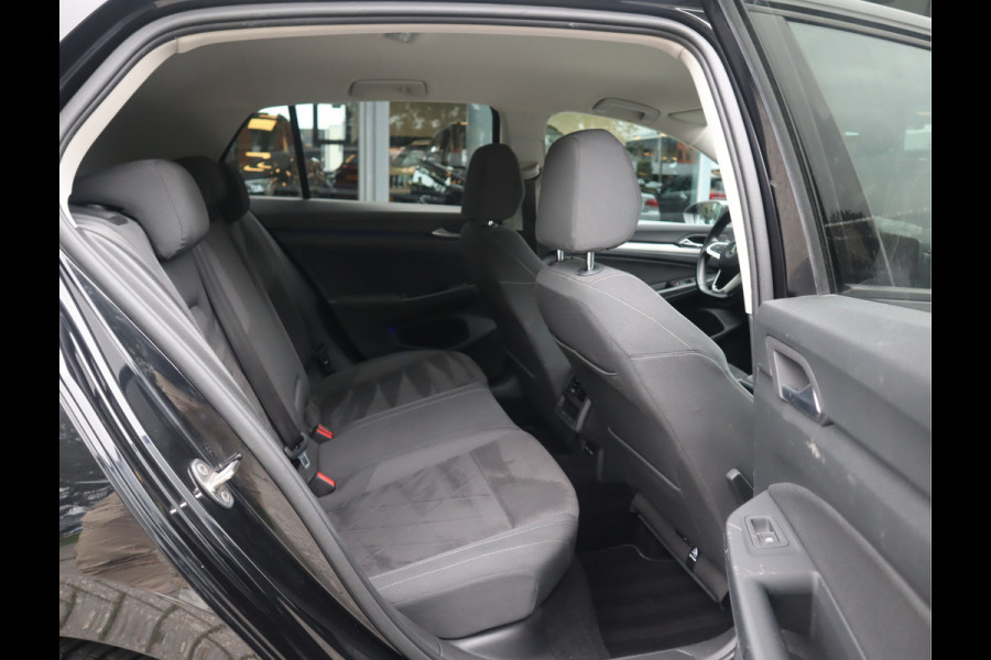 Volkswagen Golf 1.5 TSI Life Business / LED Volkswagen Golf 1.5 TSI Life Business / LED