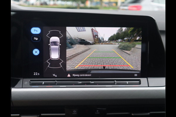 Volkswagen Golf 1.5 TSI Life Business / LED Volkswagen Golf 1.5 TSI Life Business / LED