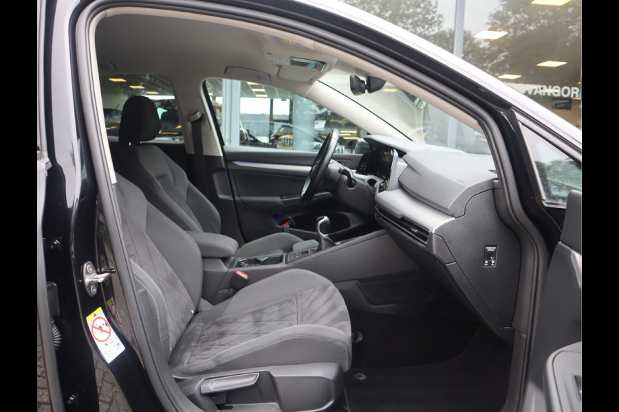 Volkswagen Golf 1.5 TSI Life Business / LED Volkswagen Golf 1.5 TSI Life Business / LED