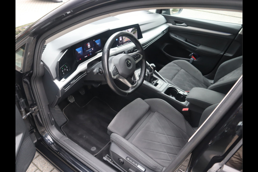 Volkswagen Golf 1.5 TSI Life Business / LED Volkswagen Golf 1.5 TSI Life Business / LED