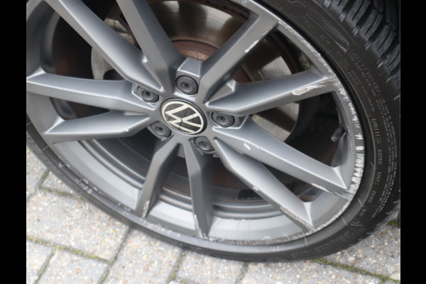 Volkswagen Golf 1.5 TSI Life Business / LED Volkswagen Golf 1.5 TSI Life Business / LED