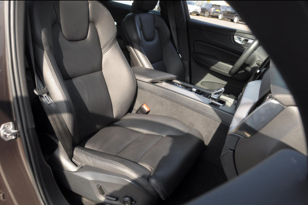 Volvo XC60 T8 390PK Automaat AWD Ultra Bright / Head-up display / Trekhaak/ Harman Kardon audio / Panoramadak / BLIS / Elektrisch bedienbare voorstoelen / Memory seats / Verwarmbare stoelen / Keyless entry /