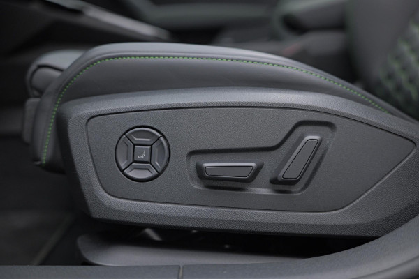 Audi RS3 Sportback 2.5 TFSI Quattro |Pano|Massage|Ceramic|Carbon|Memory|VOLL| Audi RS3 Sportback 2.5 TFSI Quattro |Pano|Massage|Ceramic|Carbon|Memory|VOLL|