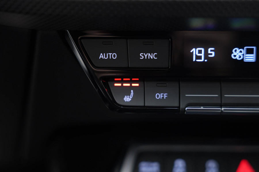 Audi RS3 Sportback 2.5 TFSI Quattro |Pano|Massage|Ceramic|Carbon|Memory|VOLL| Audi RS3 Sportback 2.5 TFSI Quattro |Pano|Massage|Ceramic|Carbon|Memory|VOLL|