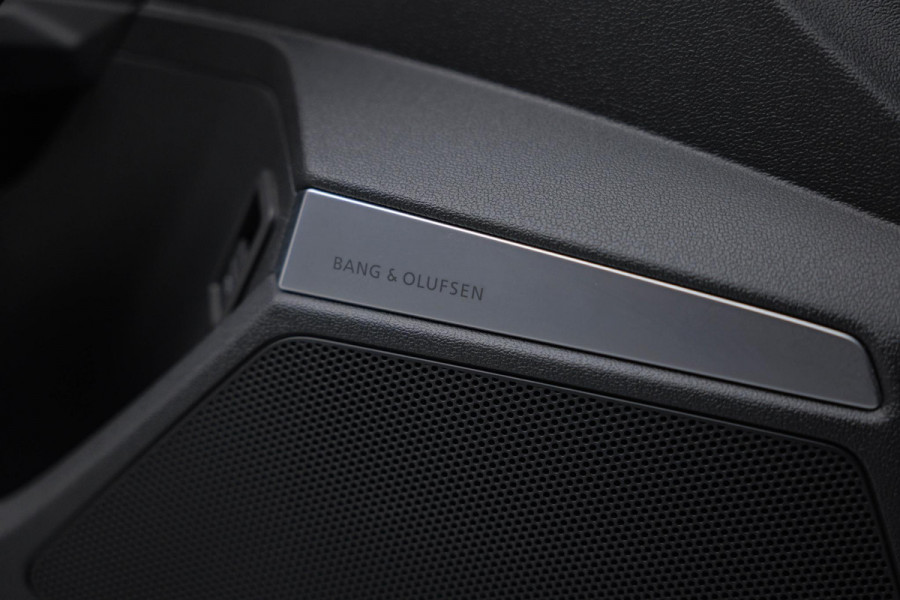 Audi RS3 Sportback 2.5 TFSI Quattro |Pano|Massage|Ceramic|Carbon|Memory|VOLL| Audi RS3 Sportback 2.5 TFSI Quattro |Pano|Massage|Ceramic|Carbon|Memory|VOLL|