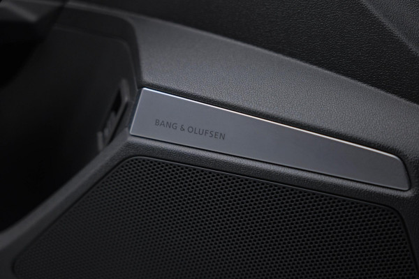 Audi RS3 Sportback 2.5 TFSI Quattro |Pano|Massage|Ceramic|Carbon|Memory|VOLL| Audi RS3 Sportback 2.5 TFSI Quattro |Pano|Massage|Ceramic|Carbon|Memory|VOLL|