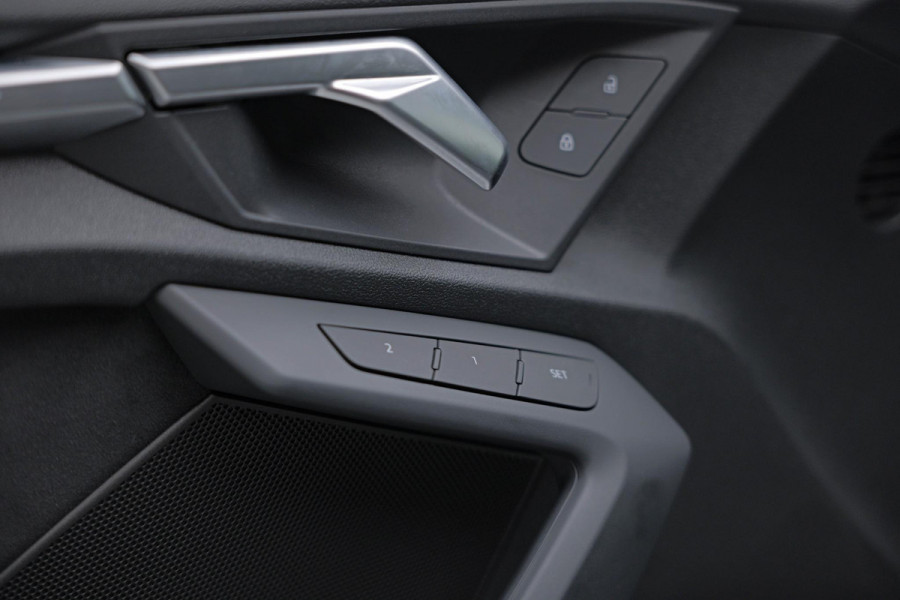 Audi RS3 Sportback 2.5 TFSI Quattro |Pano|Massage|Ceramic|Carbon|Memory|VOLL| Audi RS3 Sportback 2.5 TFSI Quattro |Pano|Massage|Ceramic|Carbon|Memory|VOLL|