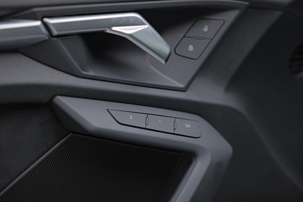 Audi RS3 Sportback 2.5 TFSI Quattro |Pano|Massage|Ceramic|Carbon|Memory|VOLL| Audi RS3 Sportback 2.5 TFSI Quattro |Pano|Massage|Ceramic|Carbon|Memory|VOLL|