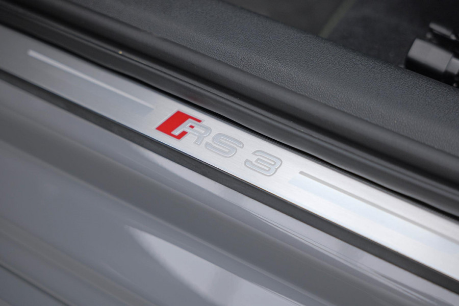 Audi RS3 Sportback 2.5 TFSI Quattro |Pano|Massage|Ceramic|Carbon|Memory|VOLL| Audi RS3 Sportback 2.5 TFSI Quattro |Pano|Massage|Ceramic|Carbon|Memory|VOLL|