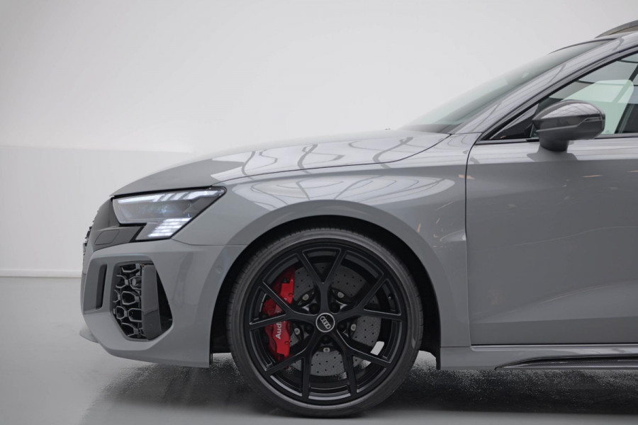 Audi RS3 Sportback 2.5 TFSI Quattro |Pano|Massage|Ceramic|Carbon|Memory|VOLL| Audi RS3 Sportback 2.5 TFSI Quattro |Pano|Massage|Ceramic|Carbon|Memory|VOLL|
