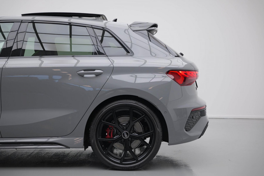 Audi RS3 Sportback 2.5 TFSI Quattro |Pano|Massage|Ceramic|Carbon|Memory|VOLL| Audi RS3 Sportback 2.5 TFSI Quattro |Pano|Massage|Ceramic|Carbon|Memory|VOLL|
