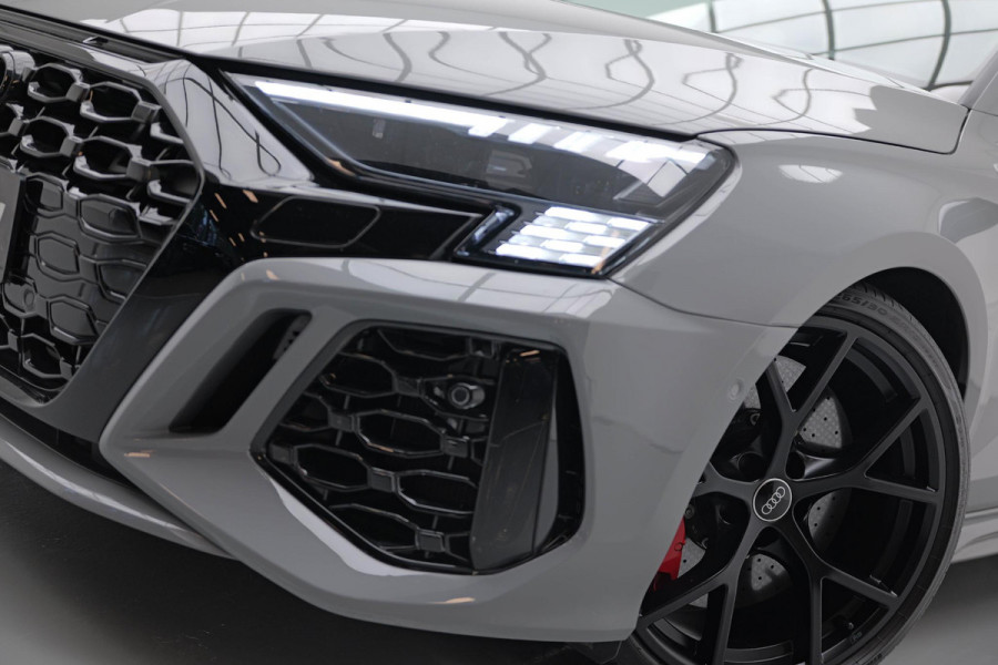 Audi RS3 Sportback 2.5 TFSI Quattro |Pano|Massage|Ceramic|Carbon|Memory|VOLL| Audi RS3 Sportback 2.5 TFSI Quattro |Pano|Massage|Ceramic|Carbon|Memory|VOLL|