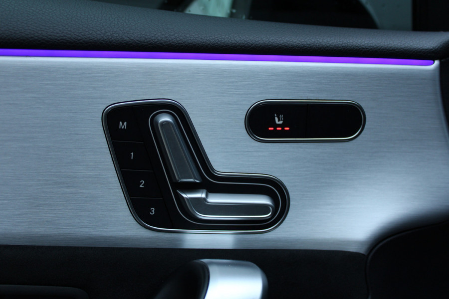 Mercedes-Benz A-Klasse 200 Business Solution AMG | PANO | MEMORY | CAMERA | ACC | SFEER | CARPLAY | Mercedes-Benz A-Klasse 200 Business Solution AMG | PANO | MEMORY | CAMERA | ACC | SFEER | CARPLAY |