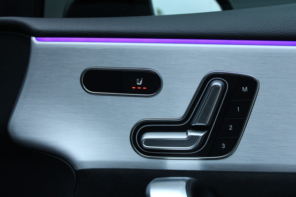 Mercedes-Benz A-Klasse 200 Business Solution AMG | PANO | MEMORY | CAMERA | ACC | SFEER | CARPLAY | Mercedes-Benz A-Klasse 200 Business Solution AMG | PANO | MEMORY | CAMERA | ACC | SFEER | CARPLAY |