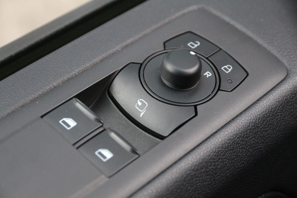 Ford Transit Custom 2.0 TDCI 136 | KAR-edition | LED | Camera | Navi | Clima.. Ford Transit Custom 2.0 TDCI 136 | KAR-edition | LED | Camera | Navi | Clima..