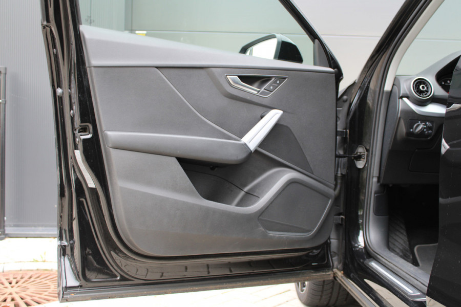 Audi Q2 35 TFSI CoD Sport | STOELVERWARMING | NAVI | CRUISE | 19 INCH | PDC ACHTER | Audi Q2 35 TFSI CoD Sport | STOELVERWARMING | NAVI | CRUISE | 19 INCH | PDC ACHTER |