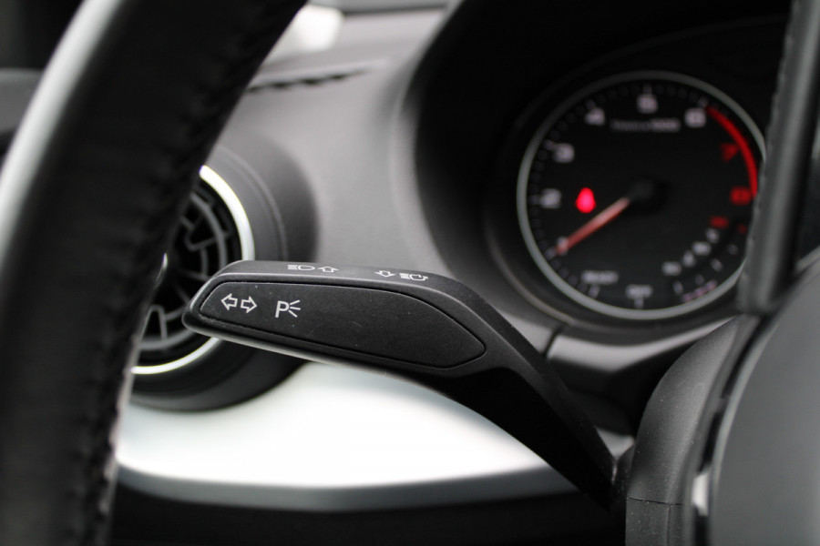 Audi Q2 35 TFSI CoD Sport | STOELVERWARMING | NAVI | CRUISE | 19 INCH | PDC ACHTER | Audi Q2 35 TFSI CoD Sport | STOELVERWARMING | NAVI | CRUISE | 19 INCH | PDC ACHTER |