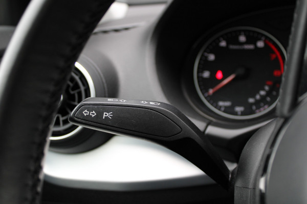 Audi Q2 35 TFSI CoD Sport | STOELVERWARMING | NAVI | CRUISE | 19 INCH | PDC ACHTER | Audi Q2 35 TFSI CoD Sport | STOELVERWARMING | NAVI | CRUISE | 19 INCH | PDC ACHTER |