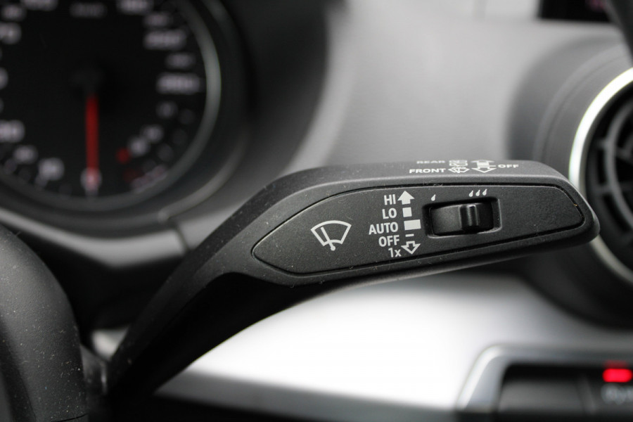 Audi Q2 35 TFSI CoD Sport | STOELVERWARMING | NAVI | CRUISE | 19 INCH | PDC ACHTER | Audi Q2 35 TFSI CoD Sport | STOELVERWARMING | NAVI | CRUISE | 19 INCH | PDC ACHTER |