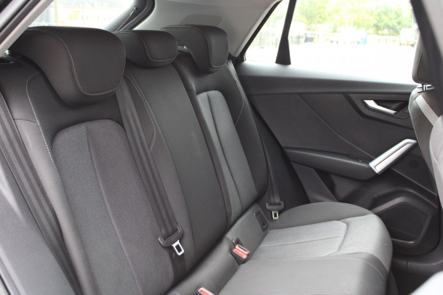 Audi Q2 35 TFSI CoD Sport | STOELVERWARMING | NAVI | CRUISE | 19 INCH | PDC ACHTER | Audi Q2 35 TFSI CoD Sport | STOELVERWARMING | NAVI | CRUISE | 19 INCH | PDC ACHTER |