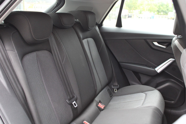 Audi Q2 35 TFSI CoD Sport | STOELVERWARMING | NAVI | CRUISE | 19 INCH | PDC ACHTER | Audi Q2 35 TFSI CoD Sport | STOELVERWARMING | NAVI | CRUISE | 19 INCH | PDC ACHTER |