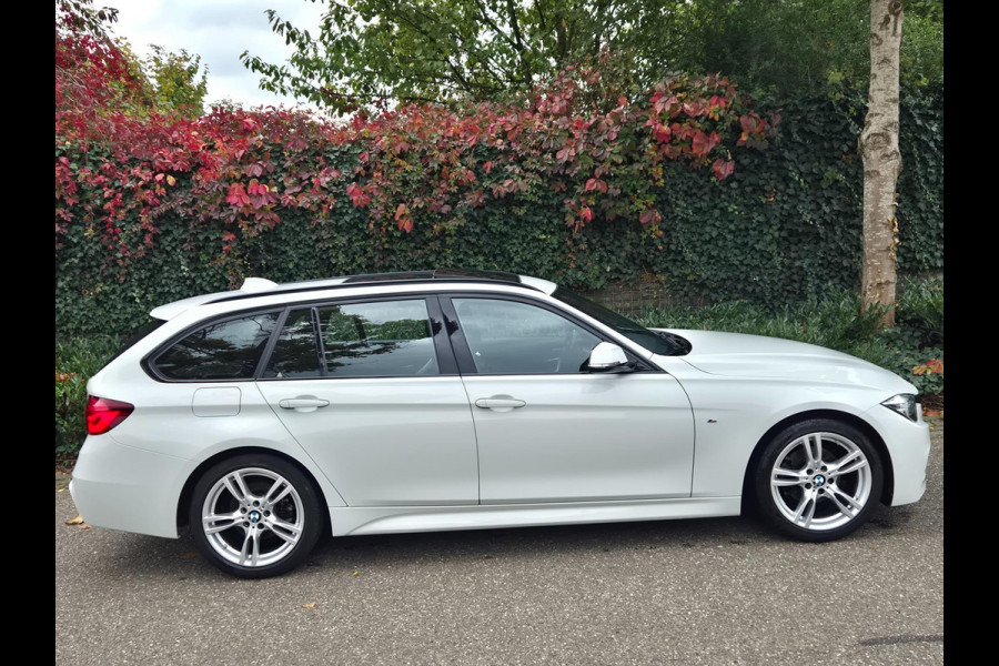 BMW 3 Serie Touring M Sport Nov-2019 NAP Panorama CarPlay GARANTIE inbeg. LED Breedset velgen RIJKLAAR APK tot 4-2027