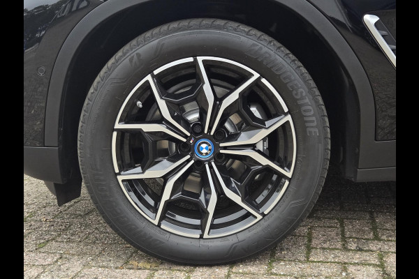 BMW X3 xDrive30e LCI | SPORTSTOELEN | LEDER | PANORAMADAK | CAMERA | TREKHAAK |