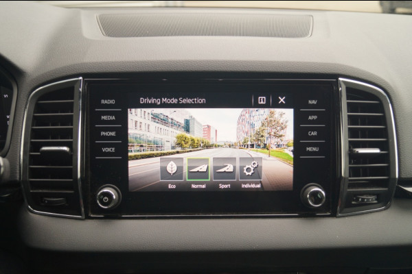 Škoda Karoq 1.5 TSI 150pk Sportline Business -PANO-ECC-LED-NAVI-