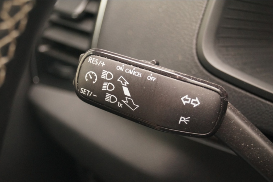 Škoda Karoq 1.5 TSI 150pk Sportline Business -PANO-ECC-LED-NAVI-