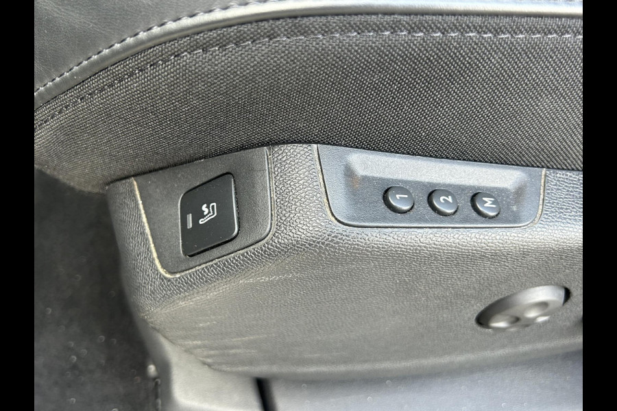 Peugeot 3008 1.6 HYbrid4 | NIEUWE ACCU | 4x4 300pk GT | Nappaleder | Panoramadak | El.kofferklep | Zeer compleet | Incl. 12 mnd garantie