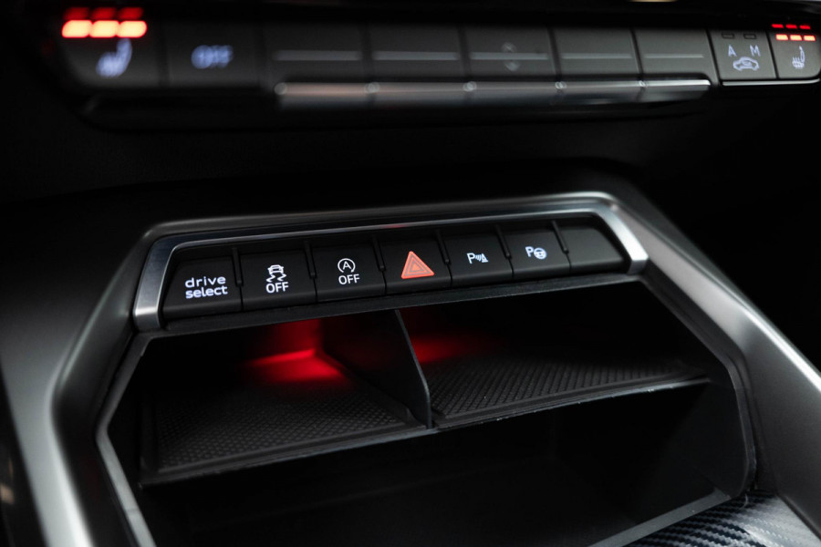 Audi RS3 Sportback 2.5 TFSI quattro |Pano|Massage|B&O|Carbon| Audi RS3 Sportback 2.5 TFSI quattro |Pano|Massage|B&O|Carbon|