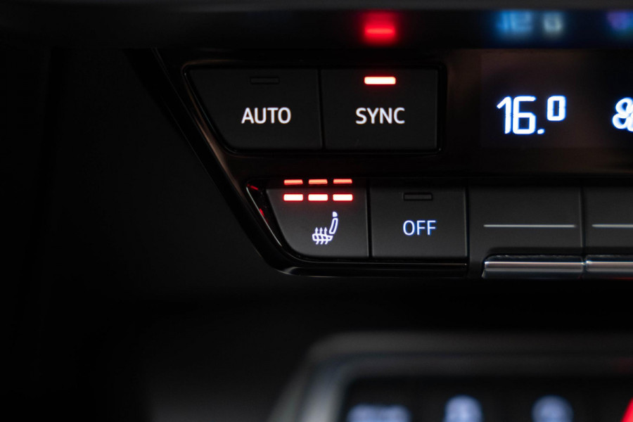 Audi RS3 Sportback 2.5 TFSI quattro |Pano|Massage|B&O|Carbon| Audi RS3 Sportback 2.5 TFSI quattro |Pano|Massage|B&O|Carbon|