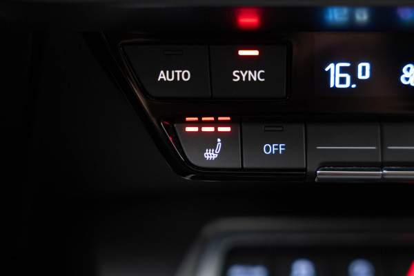 Audi RS3 Sportback 2.5 TFSI quattro |Pano|Massage|B&O|Carbon| Audi RS3 Sportback 2.5 TFSI quattro |Pano|Massage|B&O|Carbon|