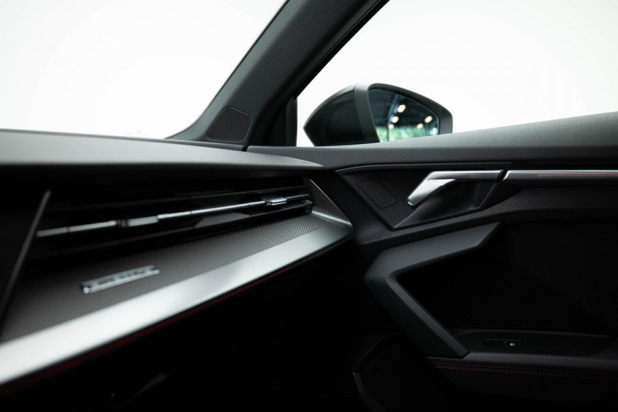 Audi RS3 Sportback 2.5 TFSI quattro |Pano|Massage|B&O|Carbon| Audi RS3 Sportback 2.5 TFSI quattro |Pano|Massage|B&O|Carbon|