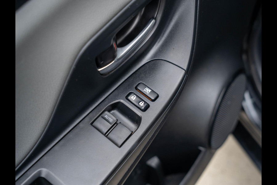 Toyota Yaris 1.0 VVT-i Comfort / Lane Departure Warning / Bluetooth / USB / Airco / Bots herkenning