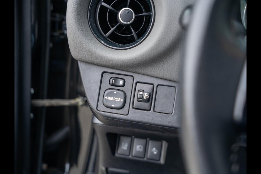 Toyota Yaris 1.0 VVT-i Comfort / Lane Departure Warning / Bluetooth / USB / Airco / Bots herkenning