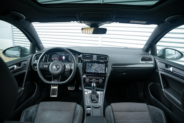 Volkswagen Golf 2.0 TSI 4Motion R Panodak ACC Virtual Dash DAB+ Navigatie Carplay Stoelverw. Volkswagen Golf 2.0 TSI 4Motion R Panodak ACC Virtual Dash DAB+ Navigatie Carplay Stoelverw.
