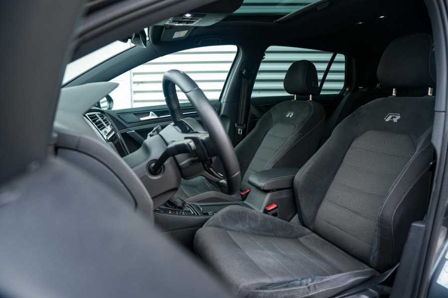 Volkswagen Golf 2.0 TSI 4Motion R Panodak ACC Virtual Dash DAB+ Navigatie Carplay Stoelverw. Volkswagen Golf 2.0 TSI 4Motion R Panodak ACC Virtual Dash DAB+ Navigatie Carplay Stoelverw.