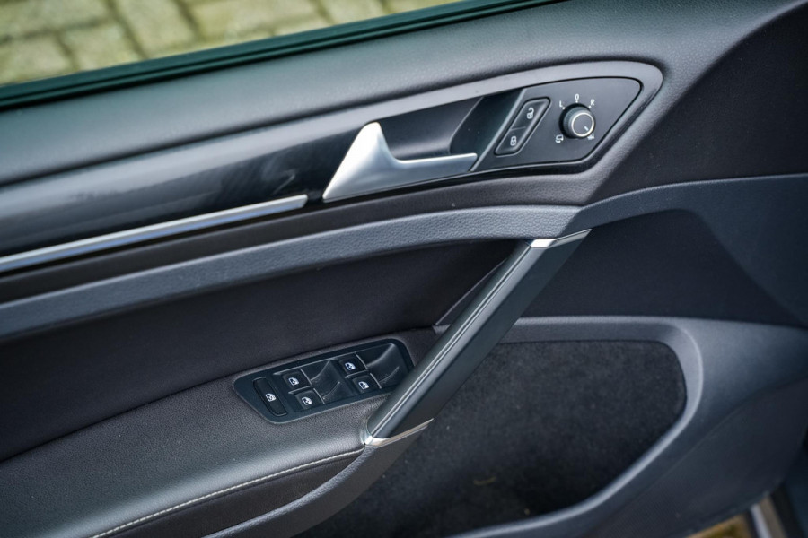 Volkswagen Golf 2.0 TSI 4Motion R Panodak ACC Virtual Dash DAB+ Navigatie Carplay Stoelverw. Volkswagen Golf 2.0 TSI 4Motion R Panodak ACC Virtual Dash DAB+ Navigatie Carplay Stoelverw.