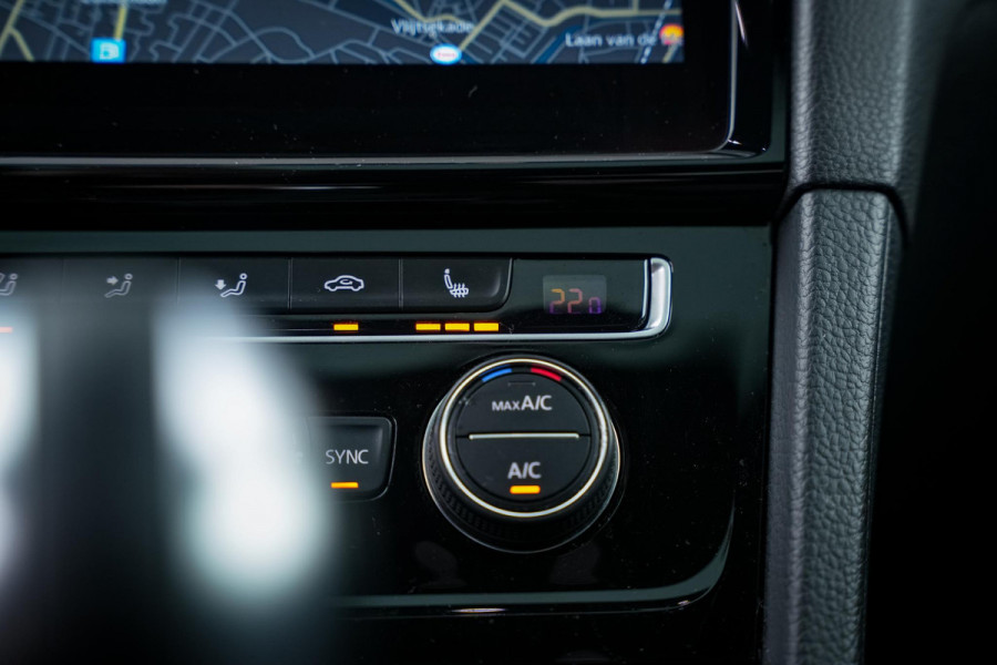 Volkswagen Golf 2.0 TSI 4Motion R Panodak ACC Virtual Dash DAB+ Navigatie Carplay Stoelverw. Volkswagen Golf 2.0 TSI 4Motion R Panodak ACC Virtual Dash DAB+ Navigatie Carplay Stoelverw.