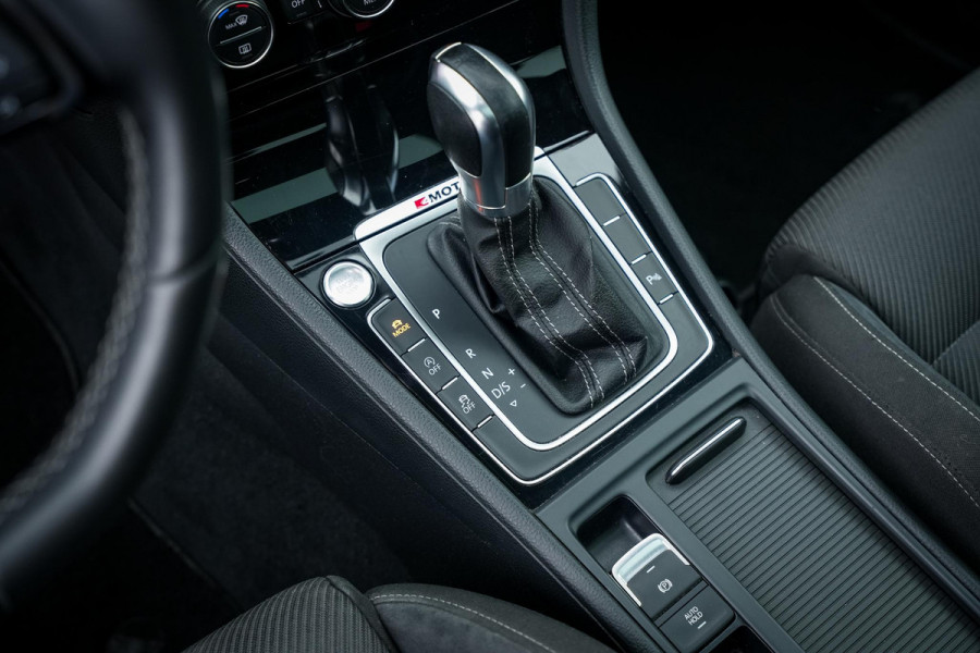 Volkswagen Golf 2.0 TSI 4Motion R Panodak ACC Virtual Dash DAB+ Navigatie Carplay Stoelverw. Volkswagen Golf 2.0 TSI 4Motion R Panodak ACC Virtual Dash DAB+ Navigatie Carplay Stoelverw.