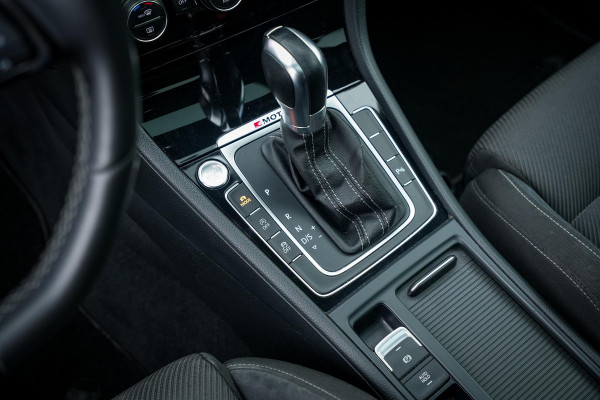 Volkswagen Golf 2.0 TSI 4Motion R Panodak ACC Virtual Dash DAB+ Navigatie Carplay Stoelverw. Volkswagen Golf 2.0 TSI 4Motion R Panodak ACC Virtual Dash DAB+ Navigatie Carplay Stoelverw.