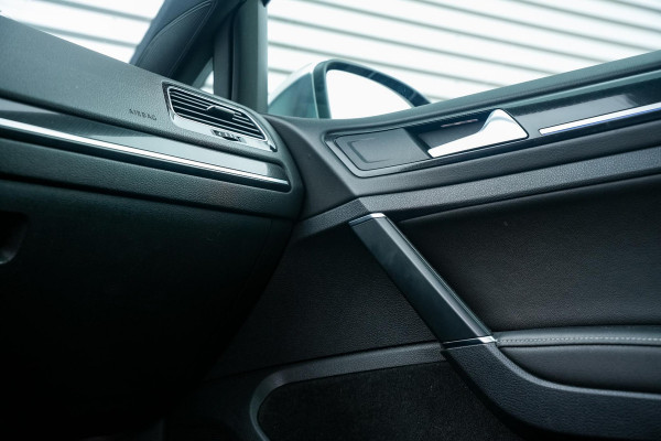 Volkswagen Golf 2.0 TSI 4Motion R Panodak ACC Virtual Dash DAB+ Navigatie Carplay Stoelverw. Volkswagen Golf 2.0 TSI 4Motion R Panodak ACC Virtual Dash DAB+ Navigatie Carplay Stoelverw.