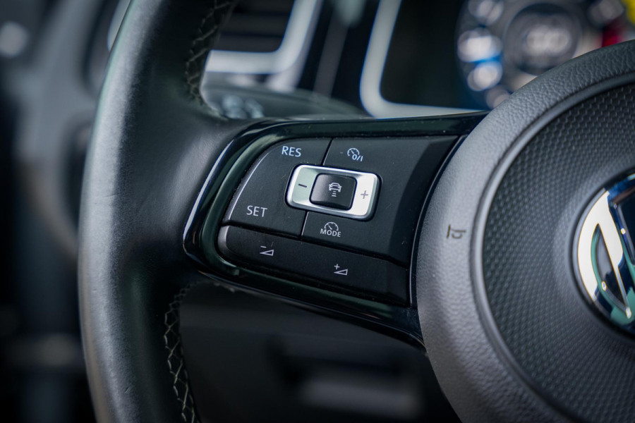 Volkswagen Golf 2.0 TSI 4Motion R Panodak ACC Virtual Dash DAB+ Navigatie Carplay Stoelverw. Volkswagen Golf 2.0 TSI 4Motion R Panodak ACC Virtual Dash DAB+ Navigatie Carplay Stoelverw.