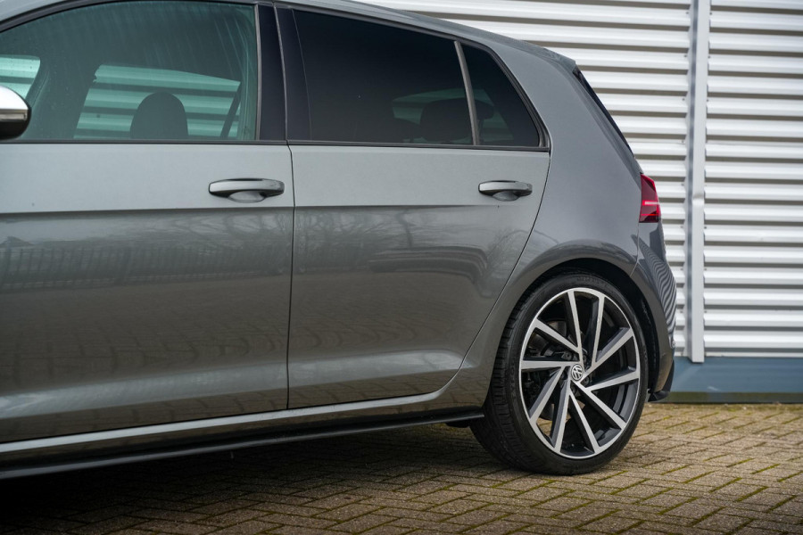 Volkswagen Golf 2.0 TSI 4Motion R Panodak ACC Virtual Dash DAB+ Navigatie Carplay Stoelverw. Volkswagen Golf 2.0 TSI 4Motion R Panodak ACC Virtual Dash DAB+ Navigatie Carplay Stoelverw.