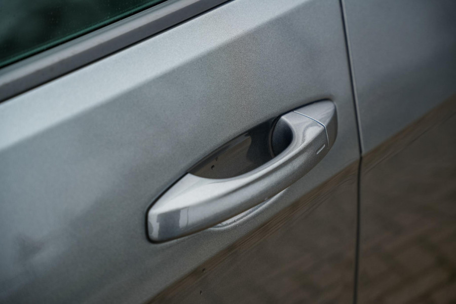 Volkswagen Golf 2.0 TSI 4Motion R Panodak ACC Virtual Dash DAB+ Navigatie Carplay Stoelverw. Volkswagen Golf 2.0 TSI 4Motion R Panodak ACC Virtual Dash DAB+ Navigatie Carplay Stoelverw.