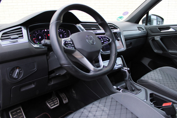 Volkswagen Tiguan Allspace 1.5 TSI R-Line 7p. | Panoramadak | Trekhaak | Navigatie | Adaptieve cruise Volkswagen Tiguan Allspace 1.5 TSI R-Line 7p. | Panoramadak | Trekhaak | Navigatie | Adaptieve cruise
