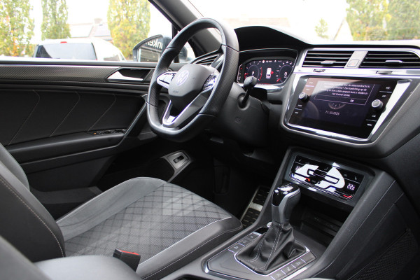 Volkswagen Tiguan Allspace 1.5 TSI R-Line 7p. | Panoramadak | Trekhaak | Navigatie | Adaptieve cruise Volkswagen Tiguan Allspace 1.5 TSI R-Line 7p. | Panoramadak | Trekhaak | Navigatie | Adaptieve cruise