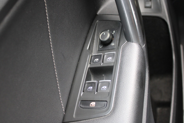 Volkswagen Tiguan Allspace 1.5 TSI R-Line 7p. | Panoramadak | Trekhaak | Navigatie | Adaptieve cruise Volkswagen Tiguan Allspace 1.5 TSI R-Line 7p. | Panoramadak | Trekhaak | Navigatie | Adaptieve cruise