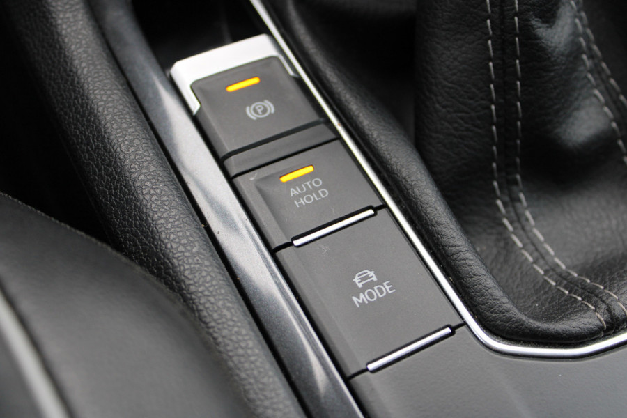 Volkswagen Tiguan Allspace 1.5 TSI R-Line 7p. | Panoramadak | Trekhaak | Navigatie | Adaptieve cruise Volkswagen Tiguan Allspace 1.5 TSI R-Line 7p. | Panoramadak | Trekhaak | Navigatie | Adaptieve cruise